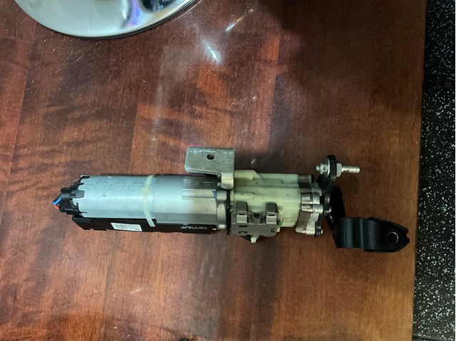 Насос автоматичного закривання задніх 5-х дверей 4L0827851E VAG
