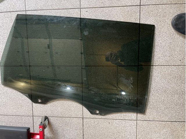 Скло заднє праве 4L0845206A VAG