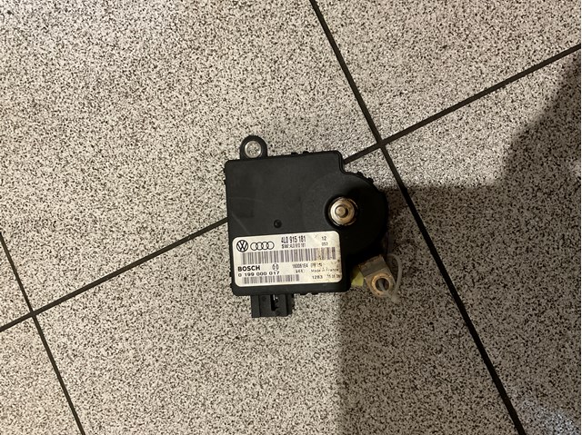Реле контролю заряду АКБ 4L0910181 VAG