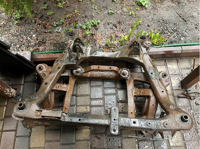 Підрамник передньої підвіски 5110048040 TOYOTA