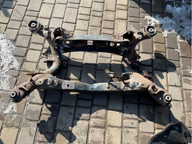 Підрамник задній 5120630081 TOYOTA