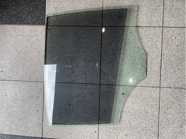 Скло задніх дверей, правих 51347060268 BMW