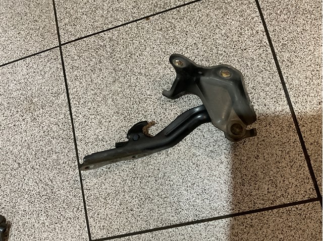 Петля капота, права 5341048030 TOYOTA