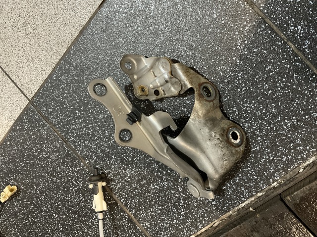 Завіс капота, лівий 5342030220 TOYOTA