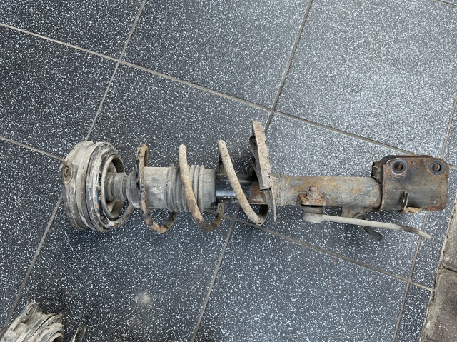 Стійка передня права 54302AX626 NISSAN