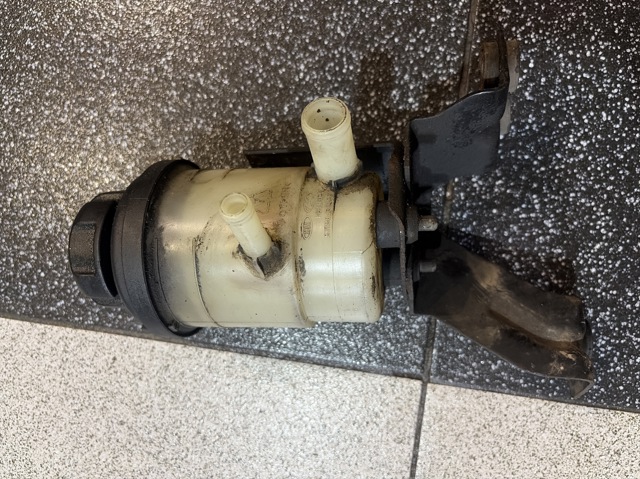 Бачок гідропідсилювача керма 571503E100 HYUNDAI