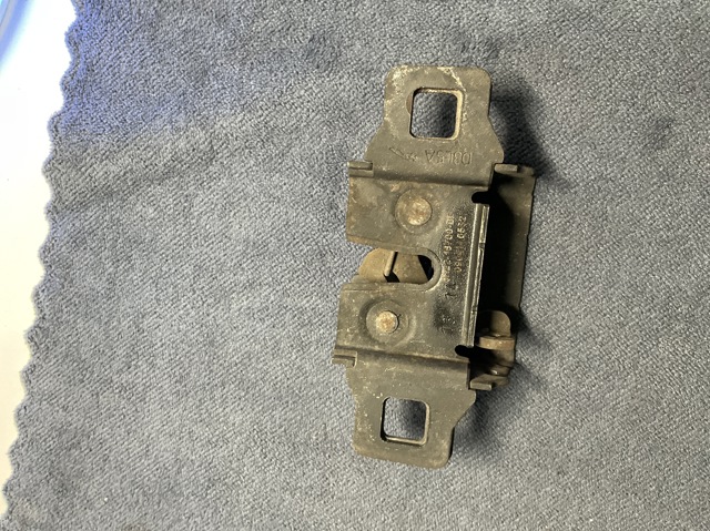Замок кришки капота 5H2216700BD LAND ROVER