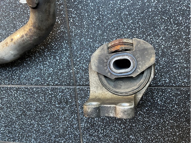 Подушка КПП 5H326068AA LAND ROVER