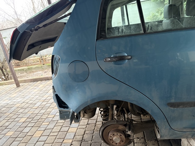 Бічна частина задні праві 5M0809844 VAG