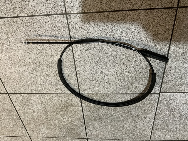 Трос відкриття капота, задній 5M0823535 VAG