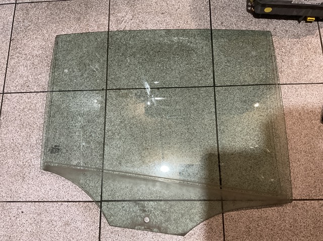 Вікно задніх дверей 5M0845026 VAG