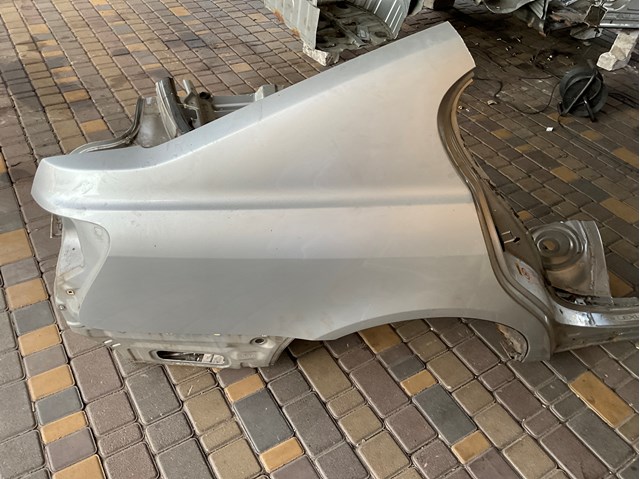 Крило праве заднє 6161130881 TOYOTA