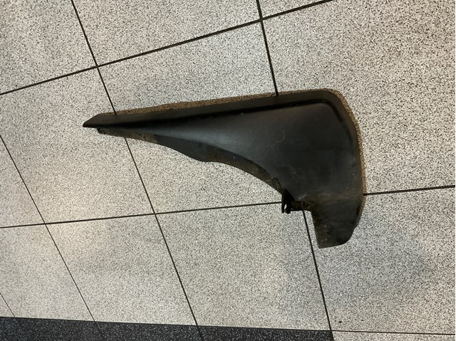 Бризковики передній, правий 63850EA500 NISSAN