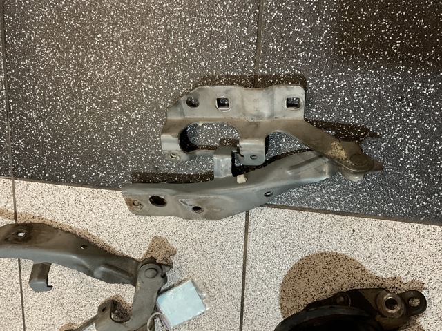 Завіс капота, правий 654008H300 NISSAN