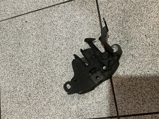 Замок кришки капота 656018H900 NISSAN