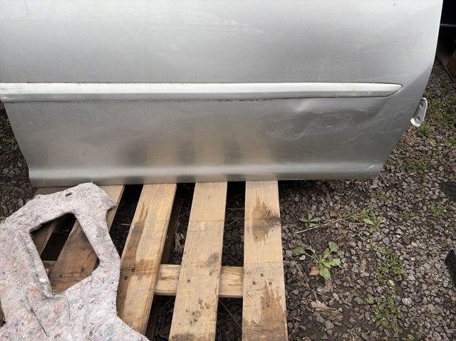 Дверка передня права 6700148070 TOYOTA