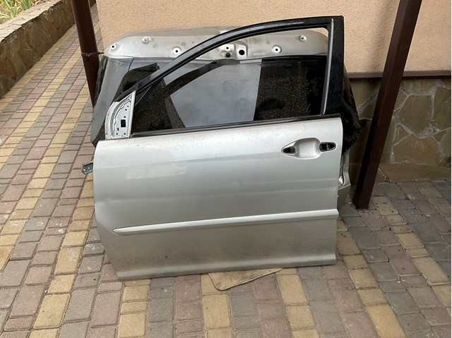 Водійські двері 6700248070 TOYOTA