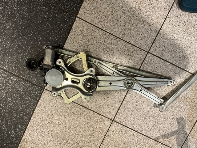 Механізм склопідіймача дверей передніх, правих 6980133040 TOYOTA