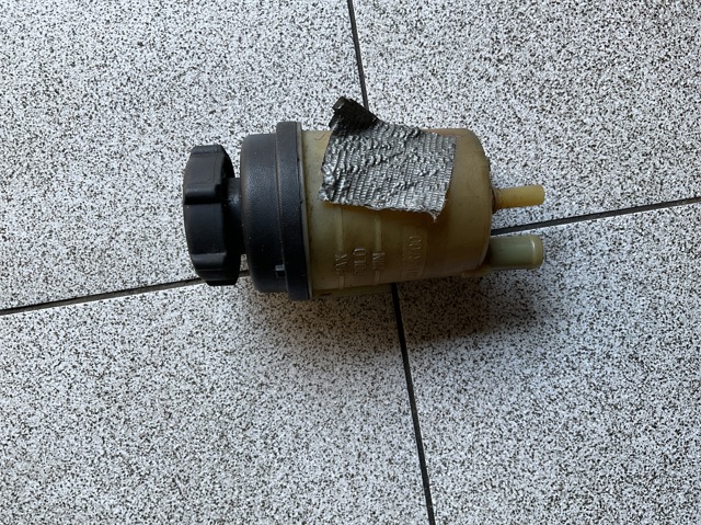 Бачок і трубопроводи 6G913R700AB LAND ROVER