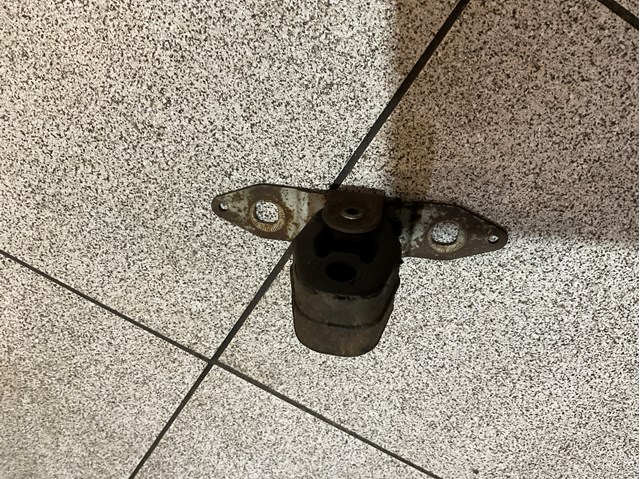 Подушка кріплення глушника Сеат Ібіца 3