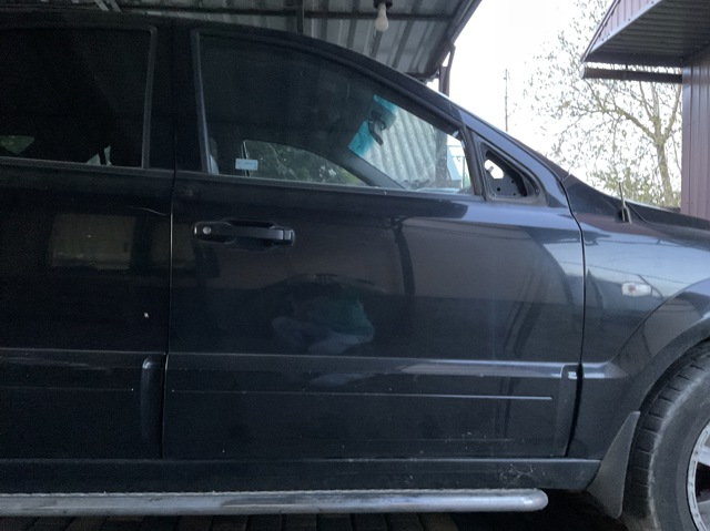 Пасажирські передні двері 760043E111 HYUNDAI
