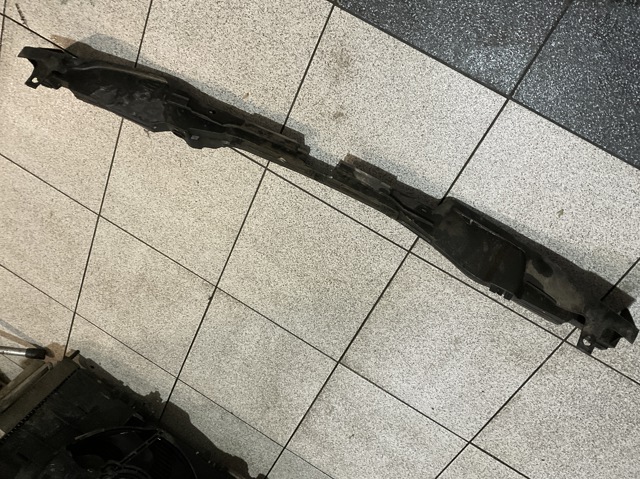 Кронштейн абсорбера заднього бампера, центральний 791229U000 NISSAN