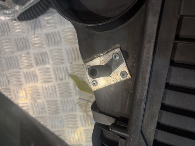 Корпус повітряного фільтра 7L0129607 VAG
