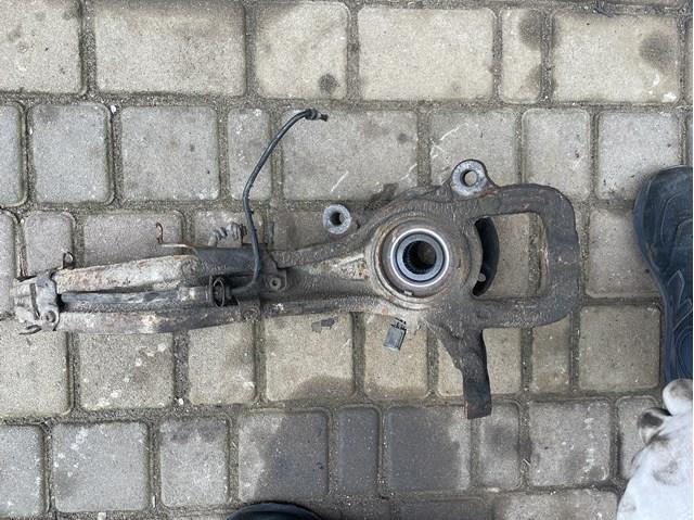 Цапфа поворотна ліва 7L0407257A VAG
