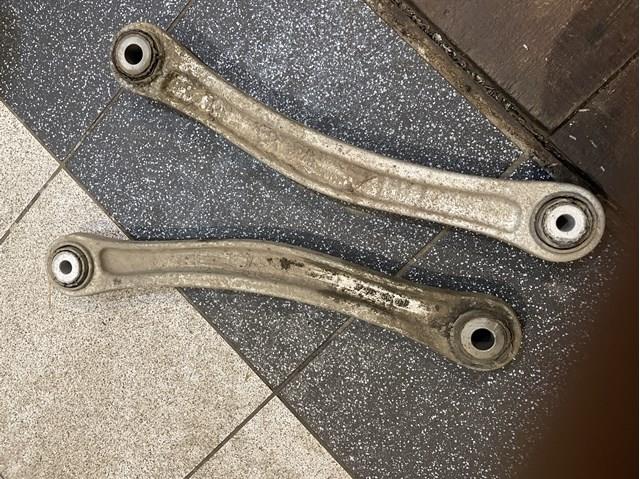 Важіль підвіски задній правий 7L0505376A VAG