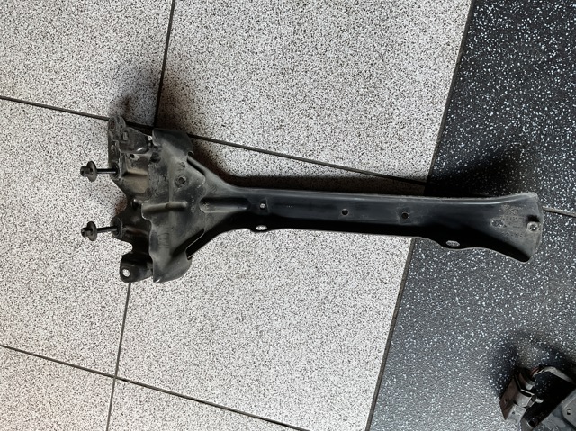 Кронштейн замку капоту 7L0805799C VAG