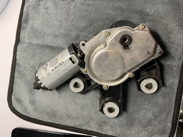 Моторчик заднього двірника 7L0955712B VAG