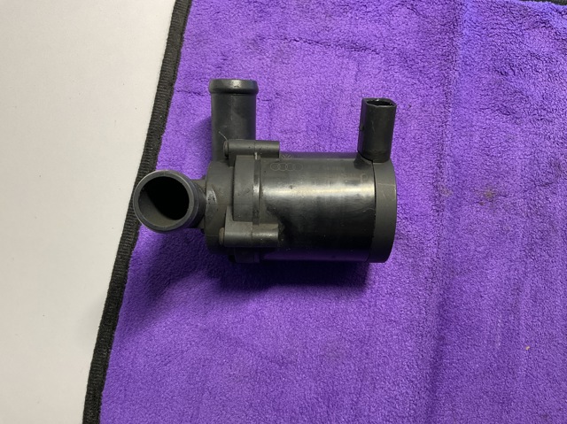 Помпа водяна, додатковий електричний 7L0965561A VAG