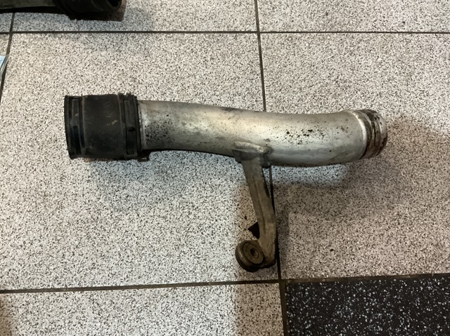 Патрубок повітряний, вихід повітряного фільтра 7L6129654B VAG