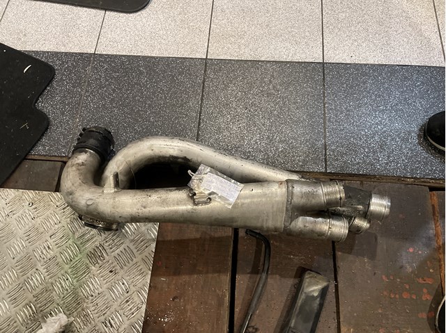 Шланг/патрубок інтеркуллера 7L6145945C VAG