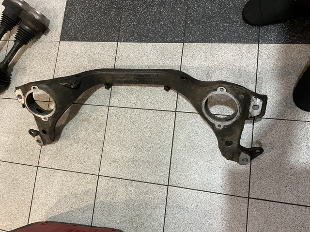 Балка кріплення двигуна 7L6199207 VAG