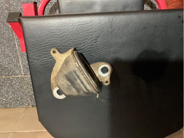 Подушка кріплення глушника 7L6253144A VAG