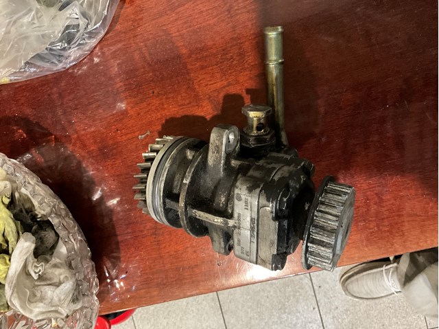 Насос гідропідсилювача керма 7L6422153A VAG