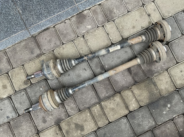 Приводи задніх коліс 7L6501201B VAG