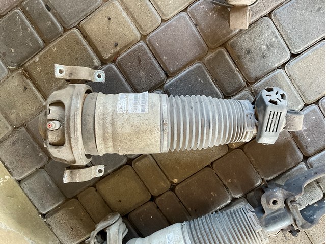 Стійка задня, ліва 7L6512021AG VAG