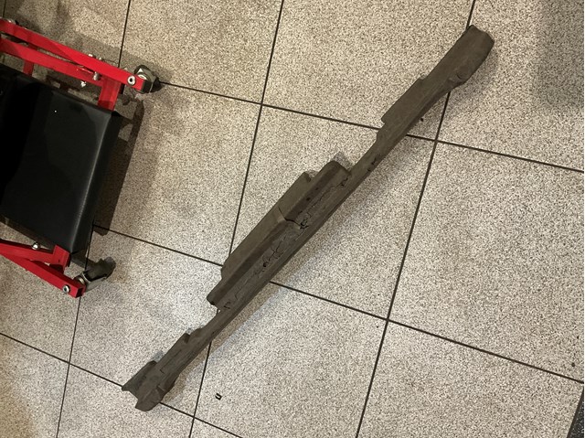 Наповнювач бампера переднього 7L6807550A VAG