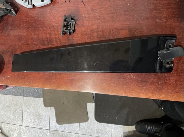 Накладка стійки кузова зовнішня, центральна права 7L6853318D041 VAG