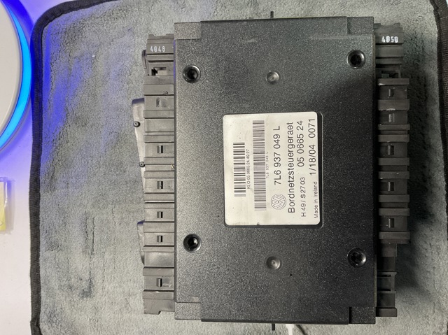 Блок управління бортової мережі 7L6937049L VAG