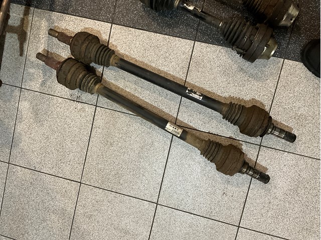 Піввісь задня 7L8501201B VAG