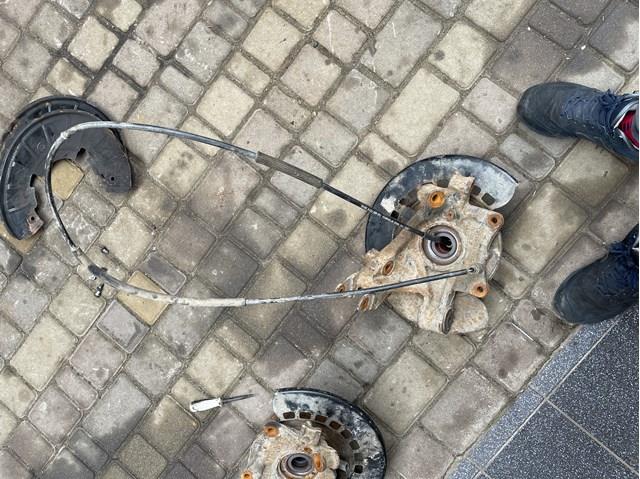 Кулак поворотний лівий 7L8505435 VAG