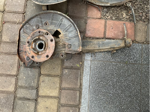 Цапфа поворотного кулака 7P6407246A VAG
