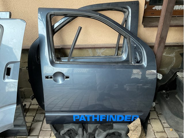 Дверка передня права 80100EB330 NISSAN