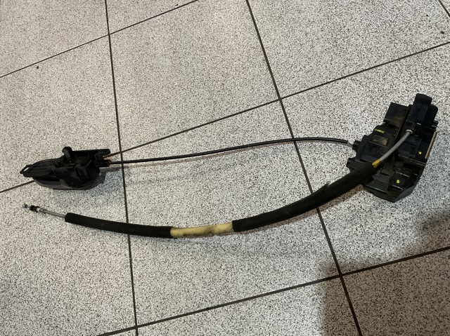 Замок двері правої передньої 80500AX111 NISSAN