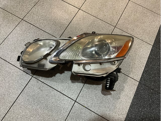 Фара дальнього світла в зборі 8107030B62 TOYOTA