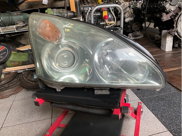 Права блок фара 8114548260 TOYOTA