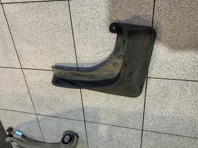 Бризковики задніх арок 82160414674 BMW